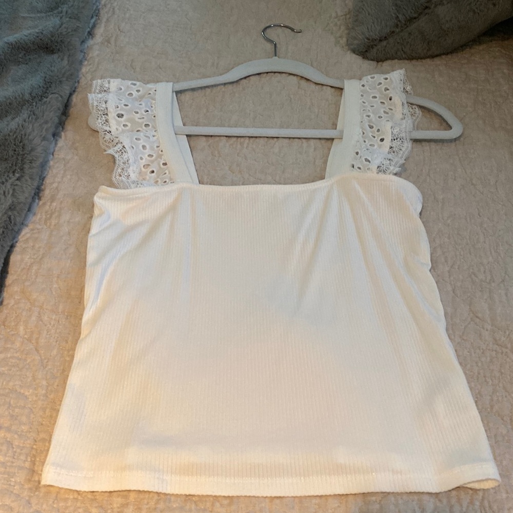 Heartloom sky tank with eyelit sleeve, size M